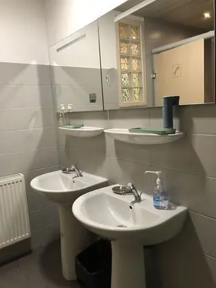 Ortak Ranzalı Oda, Sadece kadınlar için, Ortak Banyo