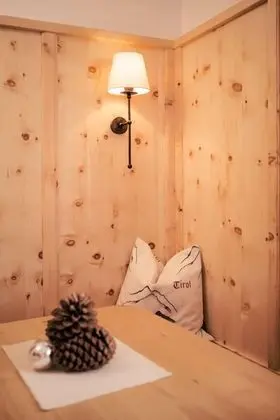 Deluxe Tek Büyük Yataklı Oda, Balkon, Dağ Manzaralı