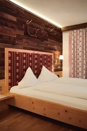 Deluxe Tek Büyük Yataklı Oda, Balkon, Dağ Manzaralı