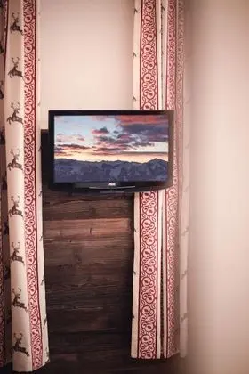 Deluxe Tek Büyük Yataklı Oda, Balkon, Dağ Manzaralı