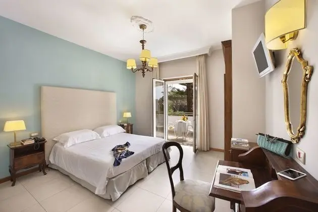 Comfort Tek Büyük veya İki Ayrı Yataklı Oda, Havuz Manzaralı, Havuz Kenarı