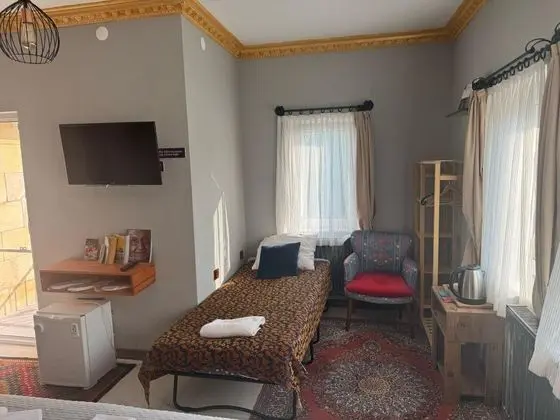 Traditional Stone Arch Suite