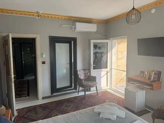 Traditional Stone Arch Suite