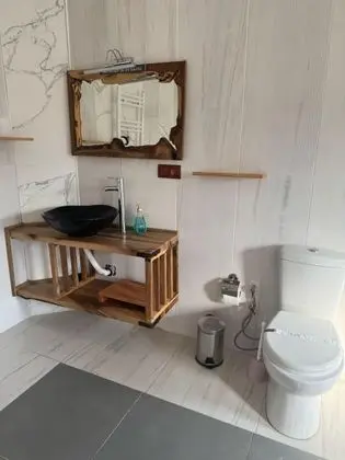 Traditional Stone Arch Suite