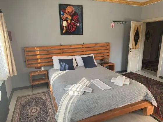 Traditional Stone Arch Suite