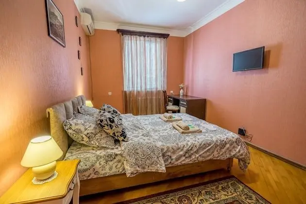 Business Oda (3 Guests, Private Bathroom)