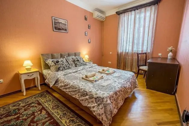 Business Oda (3 Guests, Private Bathroom)