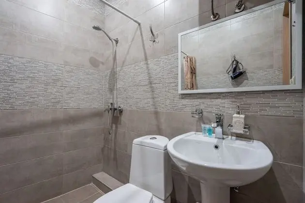 Business Oda (3 Guests, Private Bathroom)