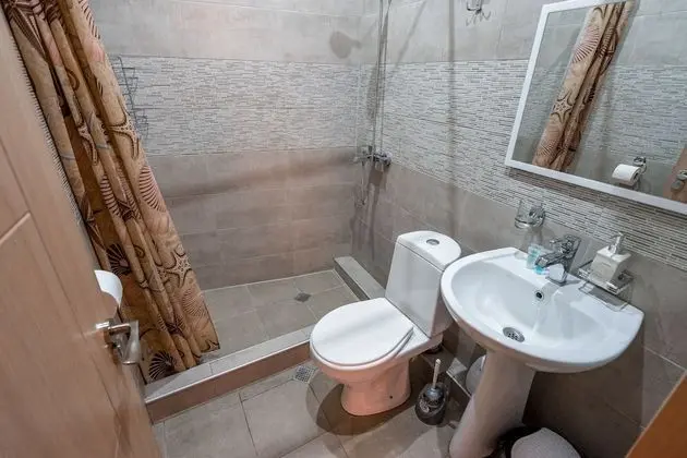 Business Oda (3 Guests, Private Bathroom)