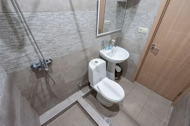 Business Oda (3 Guests, Private Bathroom)