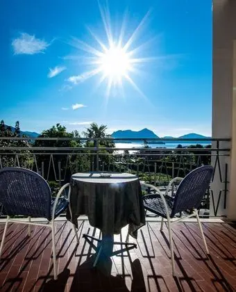 Tek Büyük veya İki Ayrı Yataklı Oda, Göl Manzaralı