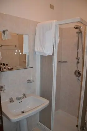 Üç Kişilik Oda, Dağ Manzaralı