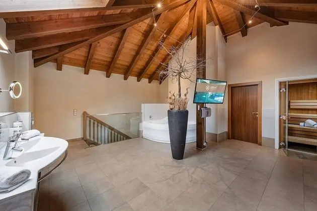 Süit (Tower Suite with Private Spa)