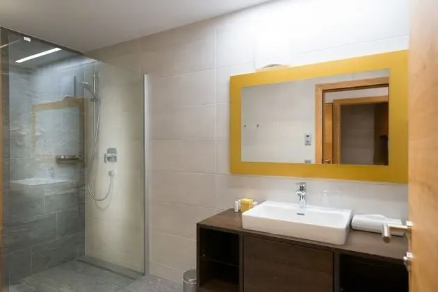 Premium Tek Büyük Yataklı Oda