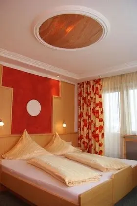 Tek Büyük Yataklı Oda (Hamberg)