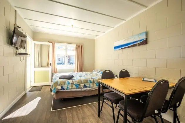 Kitchen Cabin (Shared Bathroom)