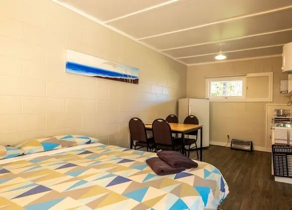 Kitchen Cabin (Shared Bathroom)