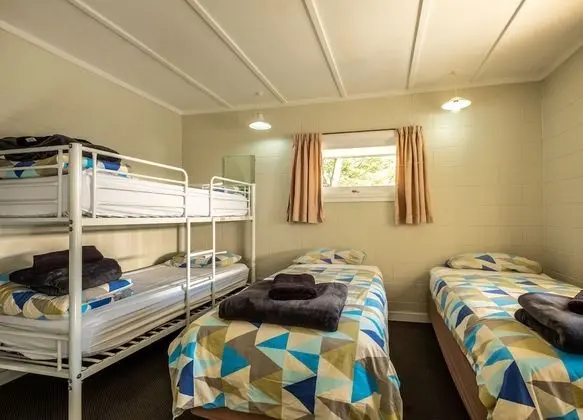 Kitchen Cabin (Shared Bathroom)