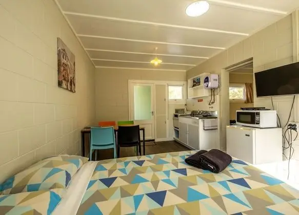 Kitchen Cabin (Shared Bathroom)