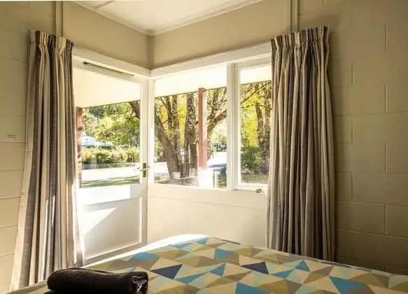 One Bedroom Kitchen Cabin Plus (Shared Bathroom)