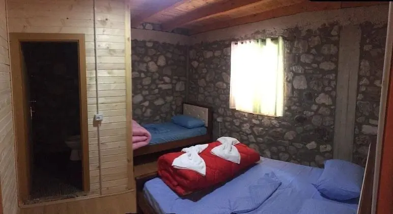 Tek Büyük veya İki Ayrı Yataklı Oda, Dağ Manzaralı