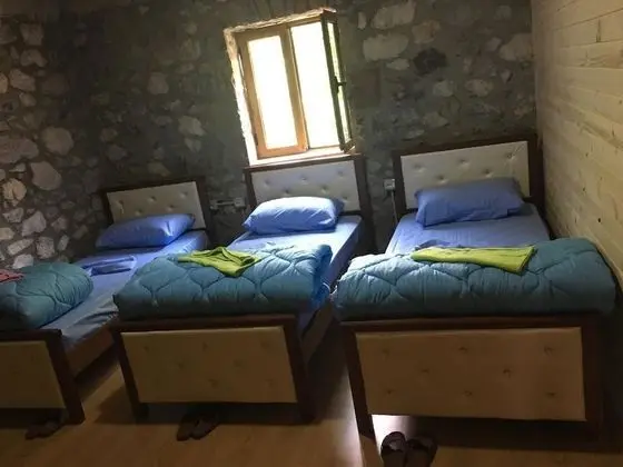 Üç Kişilik Oda, Dağ Manzaralı