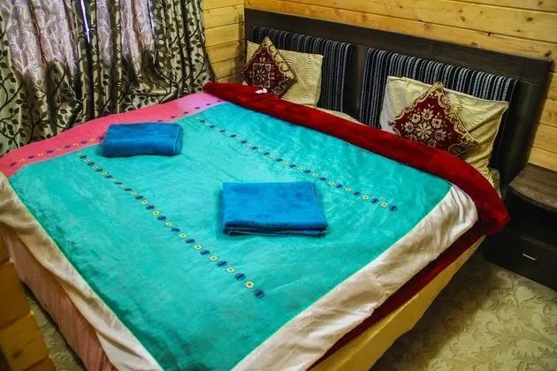 Kır Evi, Göl Manzaralı, Göl Kenarı