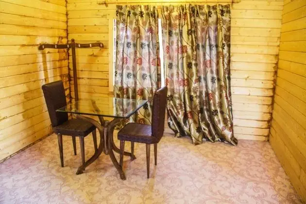 Kır Evi, Göl Manzaralı, Göl Kenarı