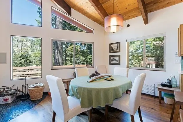 Ev, Birden Çok Yatak (Alpine Meadows Cabin)