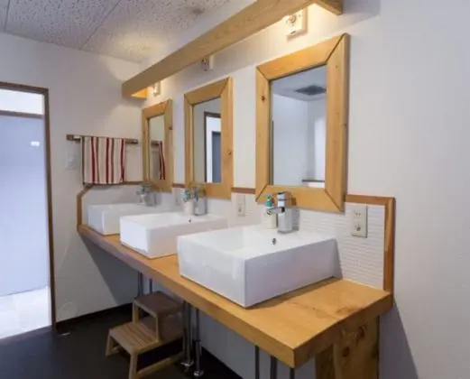 Dört Kişilik Oda, Ortak Banyo