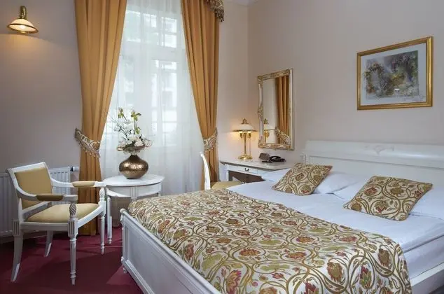 Standard Oda, 1 Çift Kişilik Yatak ve Çekyat