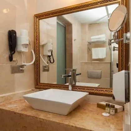 Bathroom sink