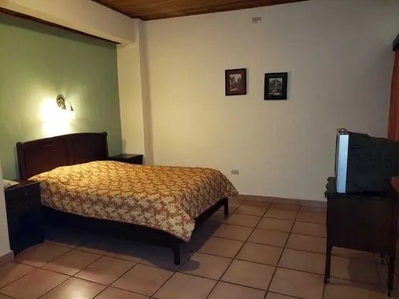 Traditional Tek Büyük Yataklı Oda