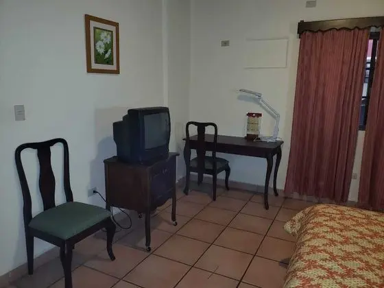 Traditional Tek Büyük Yataklı Oda