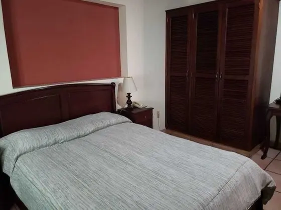 Traditional Tek Büyük Yataklı Oda