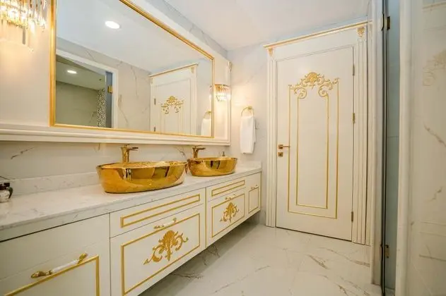 Queen Suite