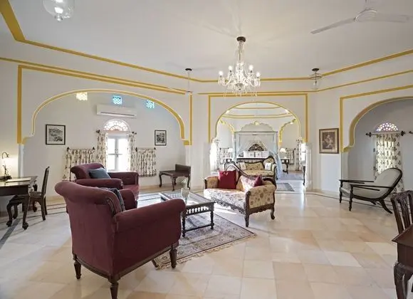 Super Deluxe Room.
