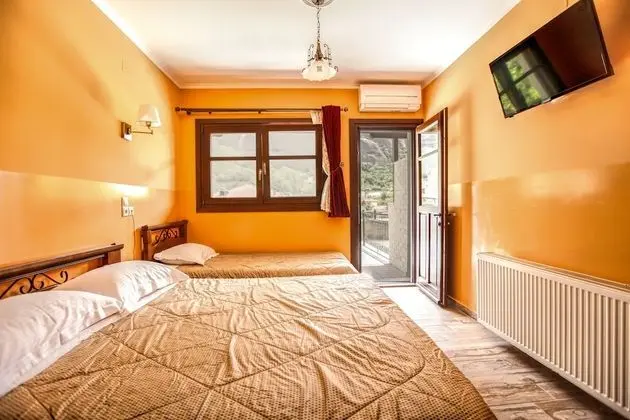 Üç Kişilik Oda, Balkon (Meteora View)