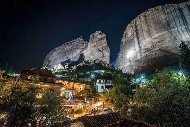 Üç Kişilik Oda, Balkon (Meteora View)