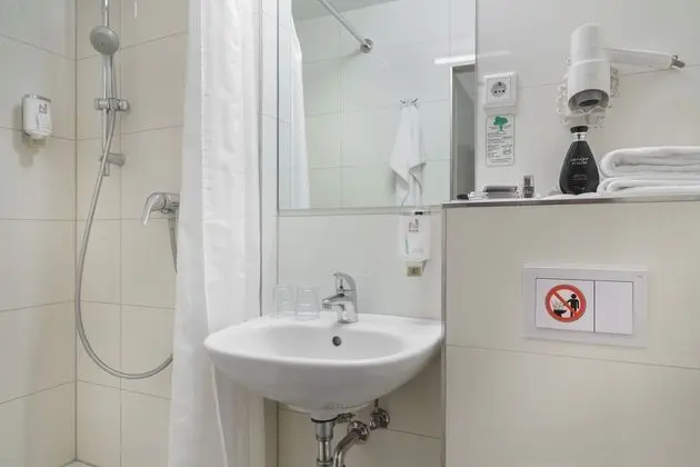Standard Tek Büyük Yataklı Oda
