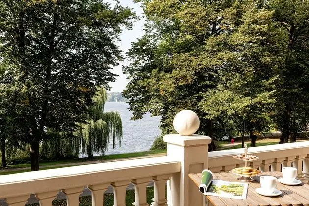 Deluxe Tek Büyük Yataklı Oda, Göl Manzaralı
