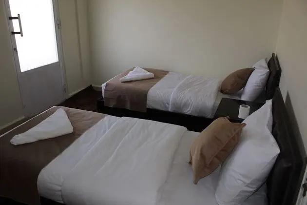 İki Ayrı Yataklı Oda, 2 Tek Kişilik Yatak, Ortak Banyo