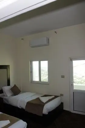 İki Ayrı Yataklı Oda, 2 Tek Kişilik Yatak, Ortak Banyo