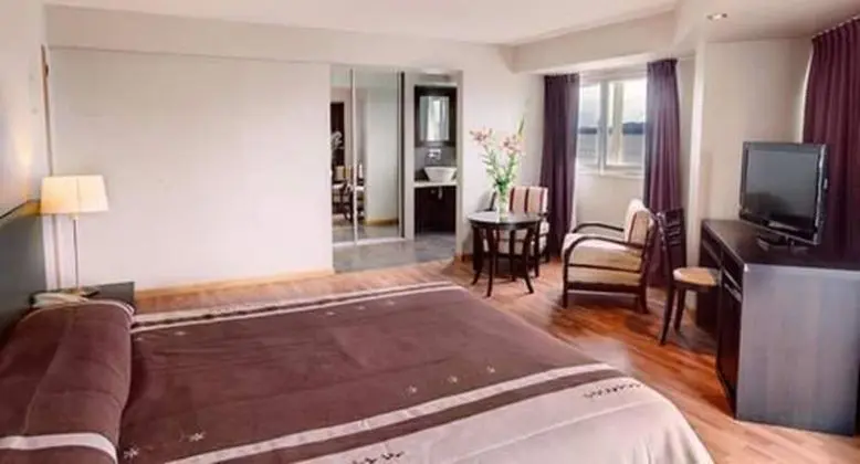 Superior Tek Büyük Yataklı Oda, Kısmi Göl Manzaralı