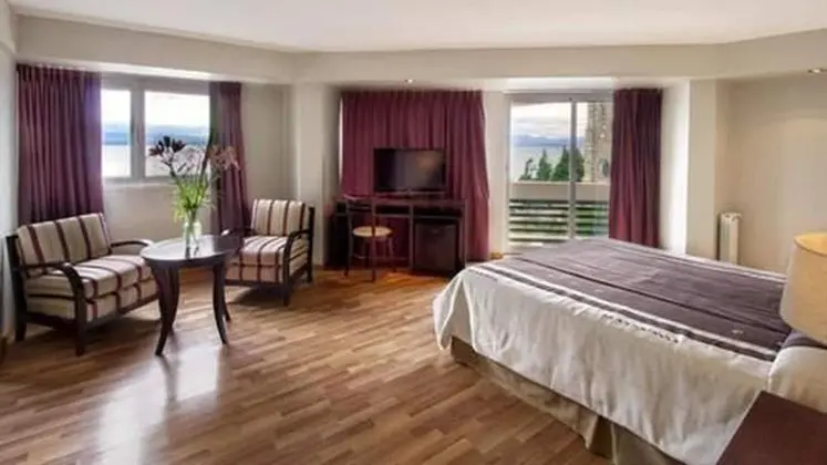 Superior Tek Büyük Yataklı Oda, Kısmi Göl Manzaralı