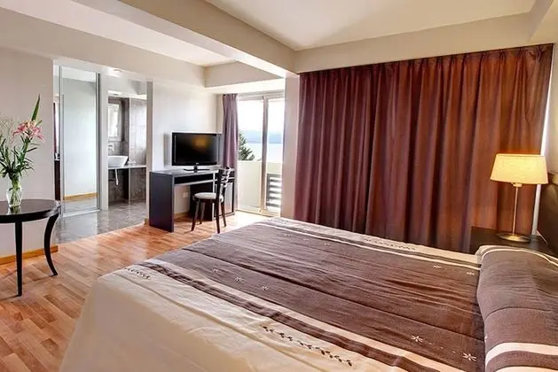 Superior Tek Büyük Yataklı Oda, Kısmi Göl Manzaralı