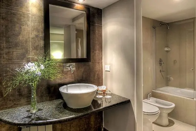 Superior Tek Büyük Yataklı Oda, Kısmi Göl Manzaralı