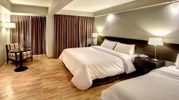 Superior Üç Kişilik Oda, Kısmi Göl Manzaralı