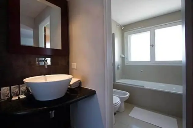 Superior Üç Kişilik Oda, Kısmi Göl Manzaralı