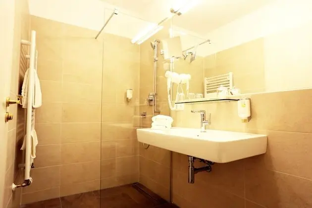 Standard Tek Büyük Yataklı Oda